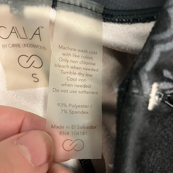 Calia by Carrie Underwood Small Medallion Ankle Length Workout Pants - Picture 8 of 8